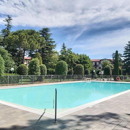 I Limoni Bilocale In Residence Con Piscina Peschiera del Garda Exterior photo